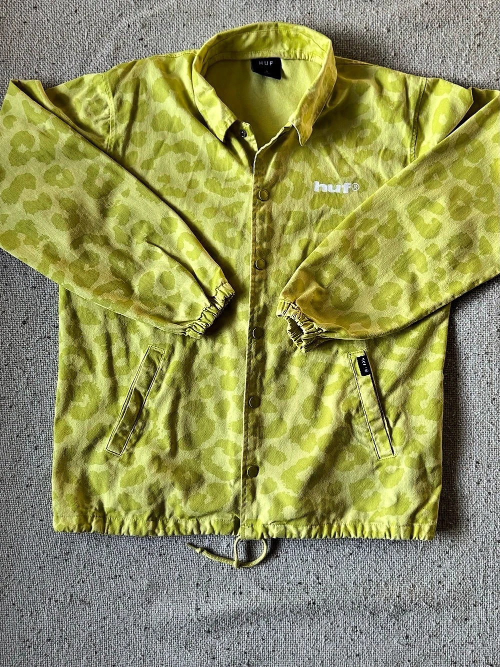HUF Neo Leopard Coach Jacket Men’s S Hot Lime Yellow Streetwear JK00216SP20